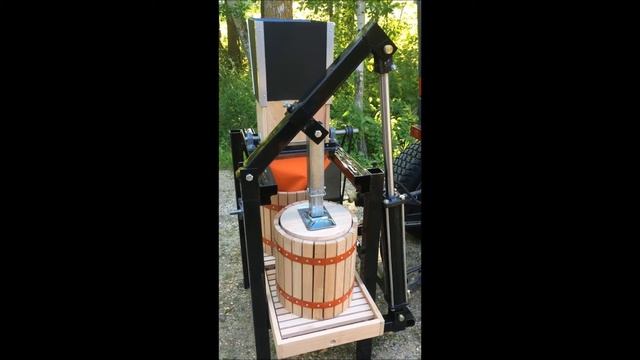 PTO powered Apple scratter and hydraulic fruit press for tractor смотреть онлайн