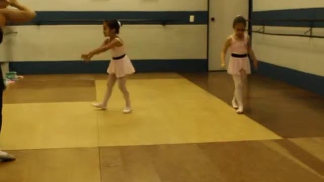 apresentaçao 2 - Laura em studio de dança Patricia Lopes смотреть онлайн