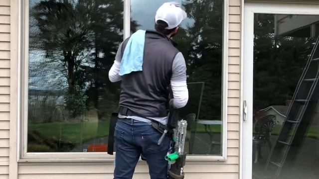 Exterior Window Cleaning Step by Step Process смотреть онлайн