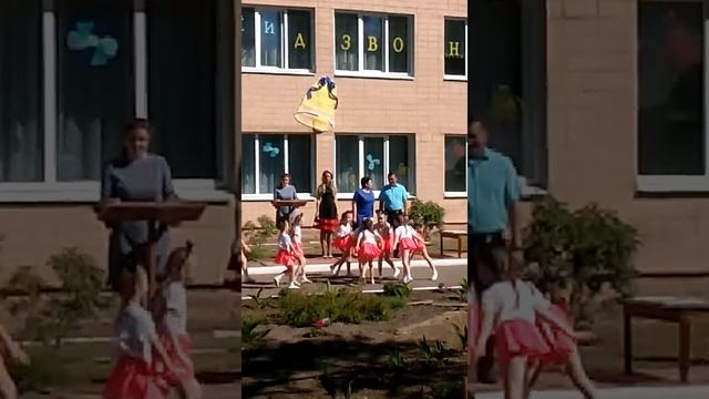 Выступаем в школе Микки Маусов смотреть онлайн