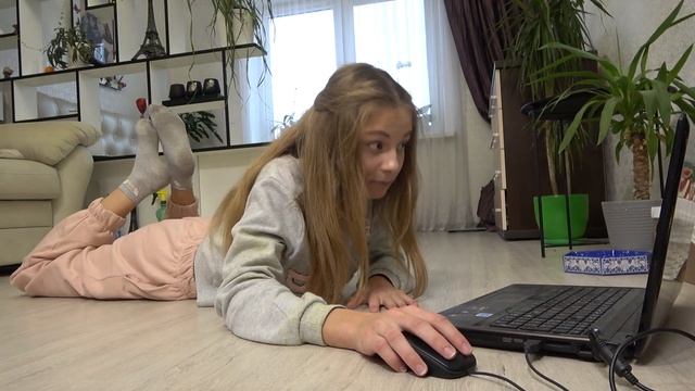 ИГНОРИРУЮ Лену! 24 ЧАСА ИГРАЮ в ГАДЖЕТАХ! Пранк над Леной! Крэйзи шоу смотреть онлайн