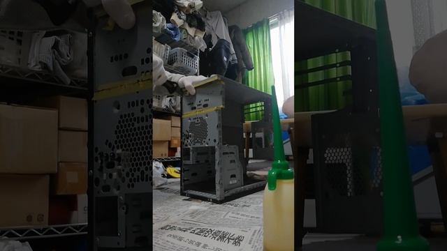 PCケース(micro ATX)にRTX 4070tiが入らないのでケースをノコギリでカット Cut the PC case with a saw смотреть онлайн