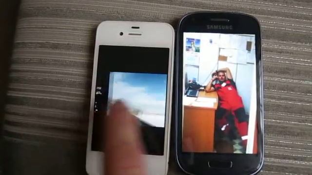 Samsung S3 mini & iPhone 4 смотреть онлайн