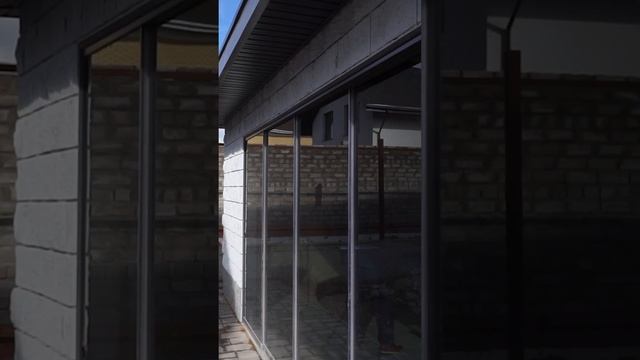 Мангальная зона с безрамным остеклением. #остекление #беседка#барбекю #shorts #short смотреть онлайн