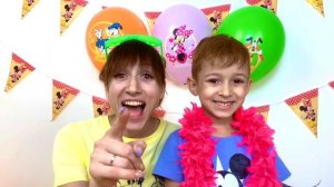 Руслан и Мама играют с шоколадными СЮРПРИЗАМИ | История для детей | Скетч от Ромариков