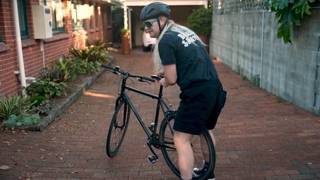 Cheap commuter bicycle faster than a professional road bike смотреть онлайн