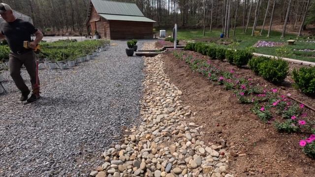 Adding The First Summer Annuals In Signature Garden смотреть онлайн
