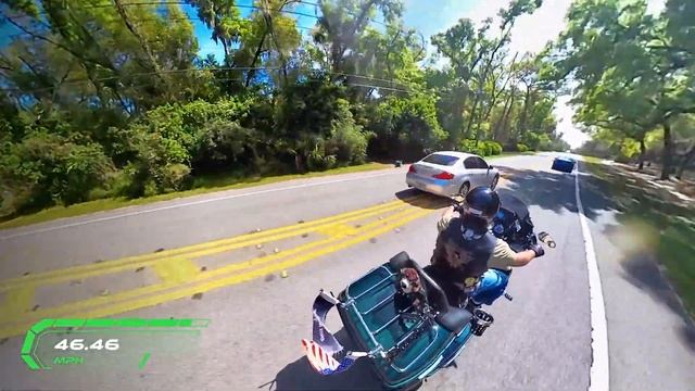 Watch Out: Car Passing in the Turn Lane смотреть онлайн