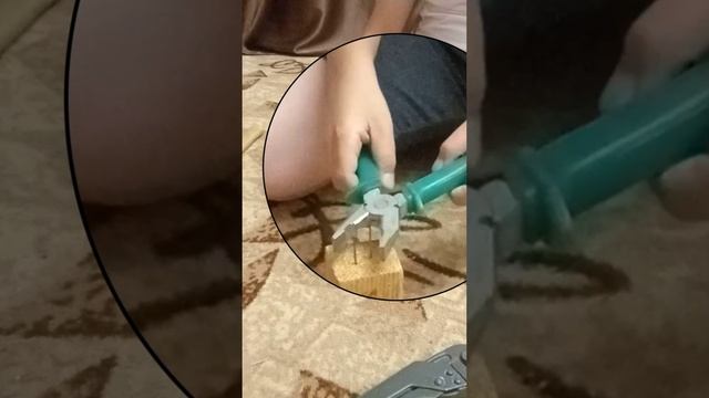 ГОША ЗАБИВАЕТ ГВОЗДИ. ПРИВЕТ СОСЕД))) смотреть онлайн