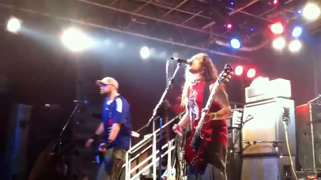 Ektomorf - Outcast (Live In XO 09.04.2011)