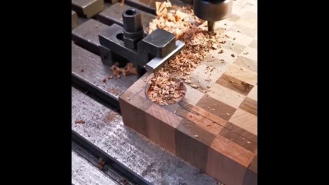 Торцевая разделочная доска своими руками с помощью подручных приспособлений смотреть онлайн