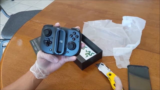 New Razer Kishi Mobile Game Controller Unboxing and Fitting for Android Phone смотреть онлайн