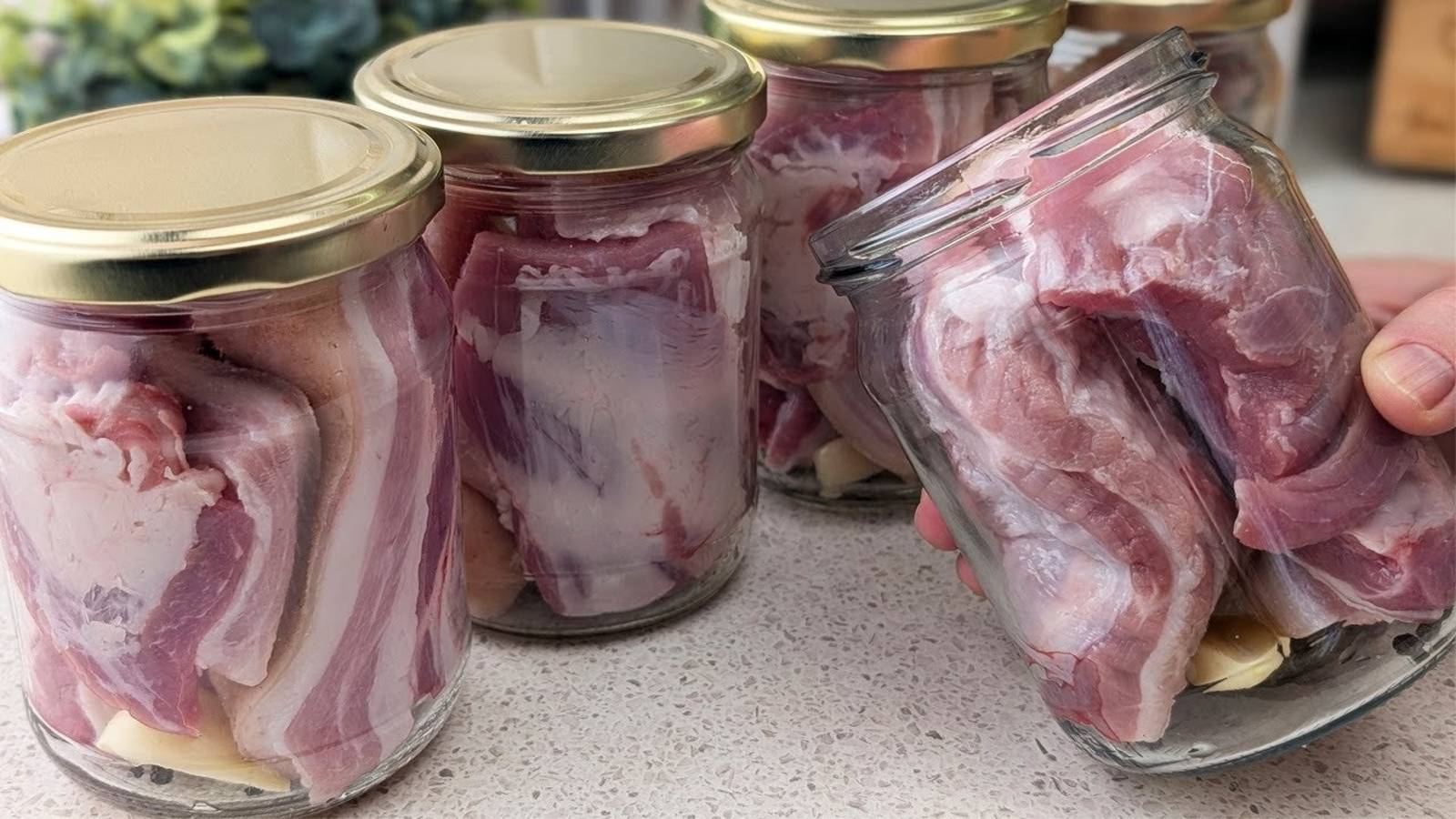 МЯСО В БАНКАХ! Готовим домашнее мясо для длительного хранения - просто, быстро и невероятно вкусно! смотреть онлайн