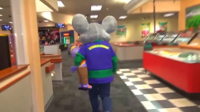 Chuck E.Cheese steals Mr Munch! смотреть онлайн