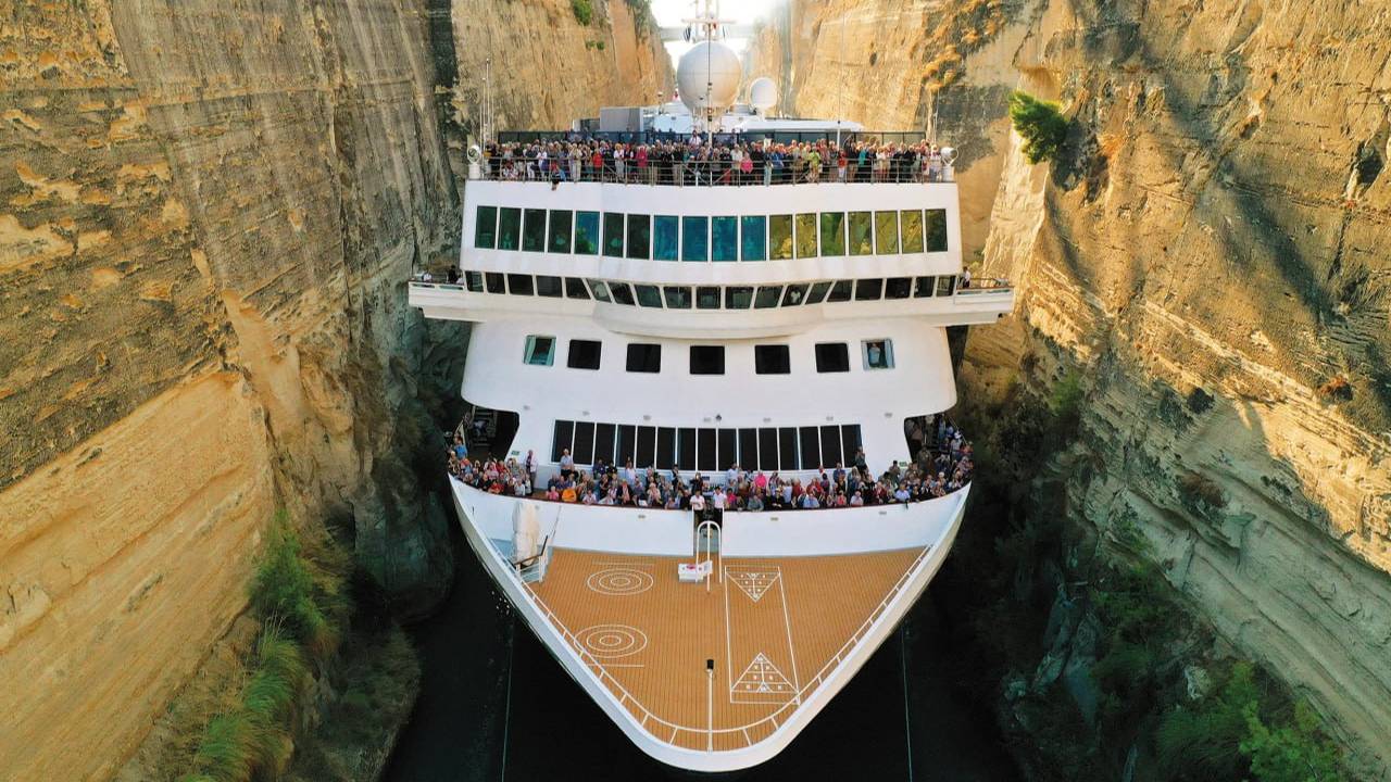 Коринфский канал в Греции — самый узкий на планете судоходный канал. смотреть онлайн