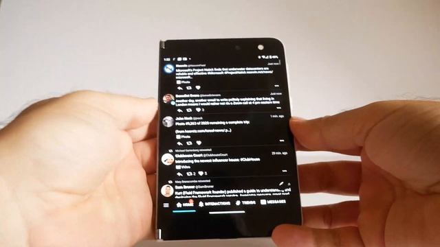 The Surface Duo Might Have Microsoft's Worst Graphical Interface Yet смотреть онлайн