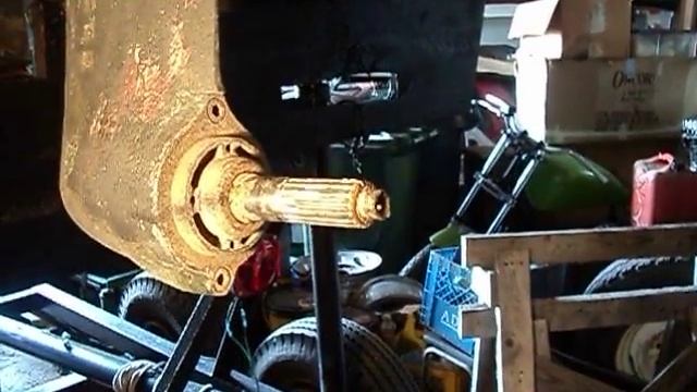 Replacing the Volvo Penta 110s sail drive Propeller Part 1 смотреть онлайн