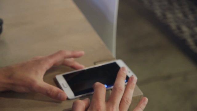 The Galaxy Note Edge is a flagship phone with an entirely new kind of curved display (hands-on) смотреть онлайн
