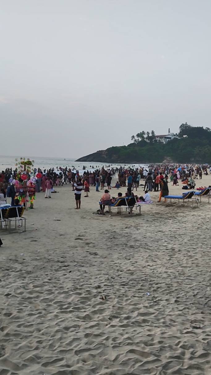 Пляж Ковалам на выходные 🤦♂️ Индия штат Керала смотреть онлайн