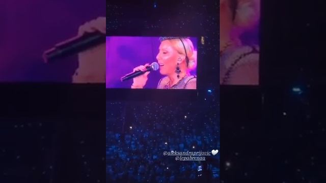 Лепа Брена ревна на сцената смотреть онлайн
