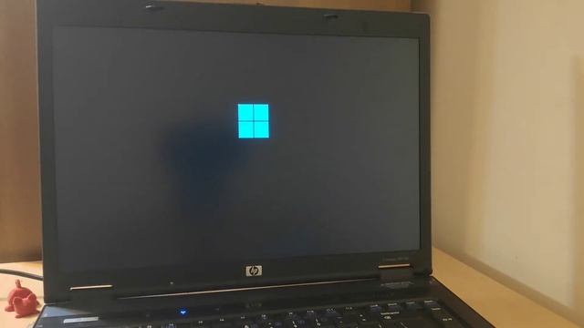 Windows 11 running on a 14-YEAR-OLD laptop with 1GB RAM!!! смотреть онлайн