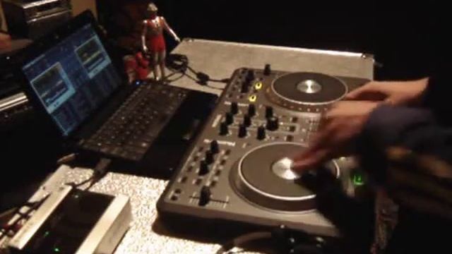 Scratches With Numark Mixtrack And Traktor Scratch Pro