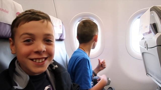 Introducing . . . Us! . . . ~|Big Family Small World|~ смотреть онлайн