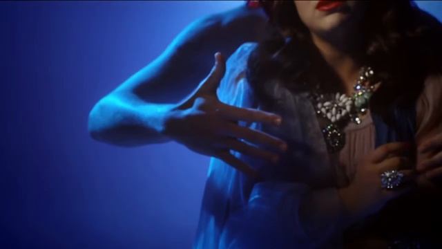 Blue Velvet Blue (caroline Costa) Clip Oficiel