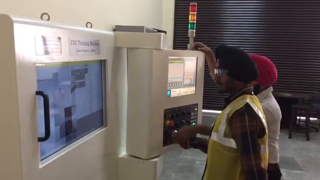 Training on CNC Simulator смотреть онлайн