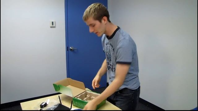 Cisco Small Business RV110W Wireless N Firewall Unboxing & Showcase Linus Tech Tips смотреть онлайн