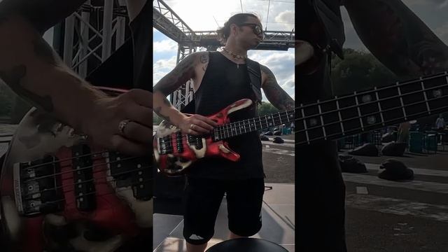 Сочный звукан! #rotosound #warwick #darkglass смотреть онлайн