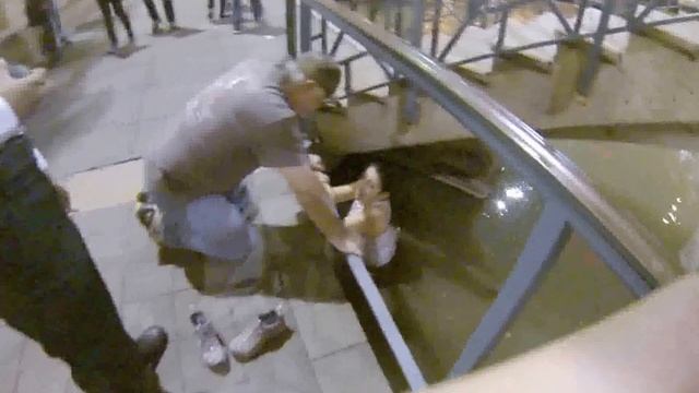 River Walk Phone Rescue! смотреть онлайн