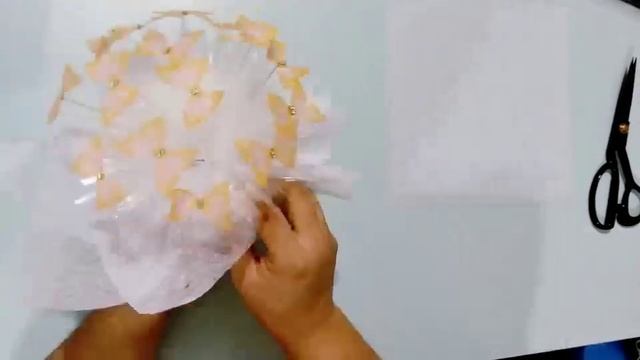 Видеоинструкция по сбору букета из желтых бабочек смотреть онлайн