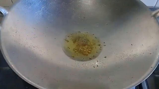Urulai Kizhanggu Kaaram Sundal | Potato Spicy Fry Masala смотреть онлайн