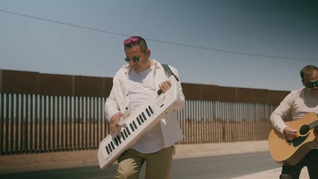 Los Lara - Carritos de Palo (Video Oficial) смотреть онлайн