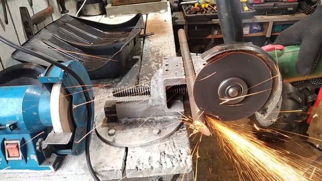 🔥 Ремонт лопаты для снега 🧹 Доработка лопаты ✔ Snow shovel repair #diy #самоделка смотреть онлайн