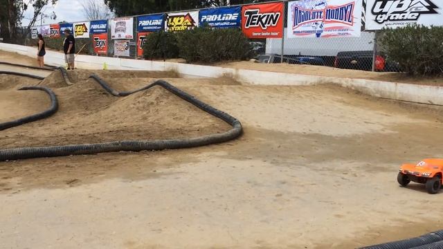 R/C Trucks Off-Road 2WD R/C Trucks race make massive jumps смотреть онлайн