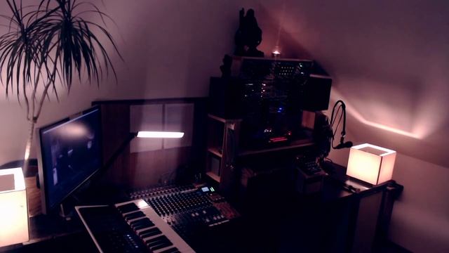 One Rainy Day in Czechia - Improv, Generative Ambient ( Eurorack, Bitwig ) смотреть онлайн