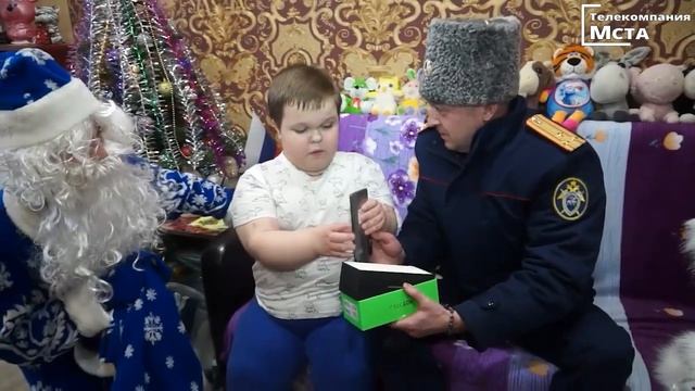 Новгородские следователи исполнили мечту 11-летнего жителя области смотреть онлайн