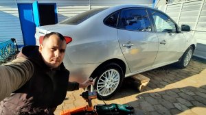 Заменил трос ручного тормоза и отрегулировал его. Хендай Элантра HD