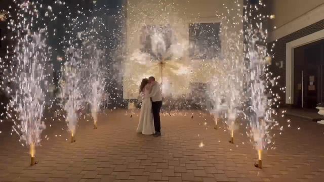 Наземный фейерверк на танец, свадьба Визит 27.09.24 смотреть онлайн