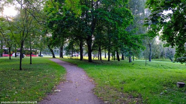 Бульвар стеклянного городка - парк берегу Невы