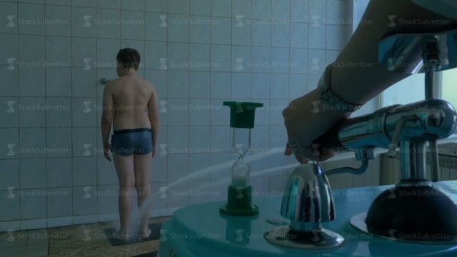Boy having high pressure massage with Sharko shower. Water treatment смотреть онлайн