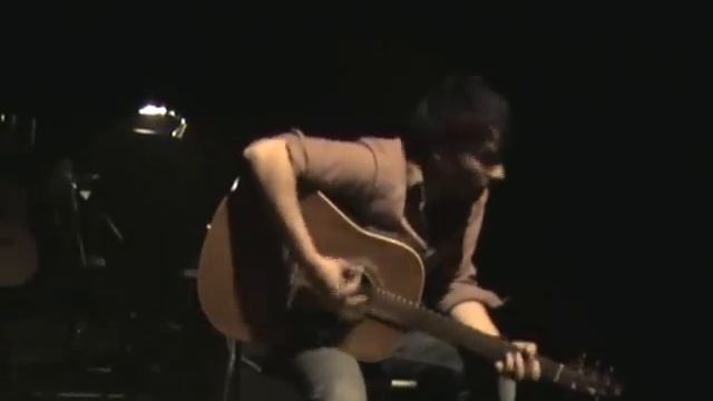 Damien Saez (26 juin 2008 - Paris - Bouffes du Nord) 02 - En Travers Les Néons (Angle 1) смотреть онлайн