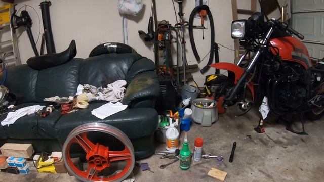 Talking about MX Linux, the bike and a frog смотреть онлайн