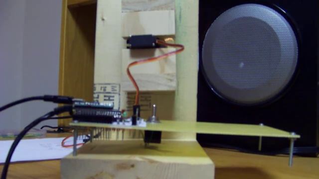 SMS Controlled Deadbolt смотреть онлайн