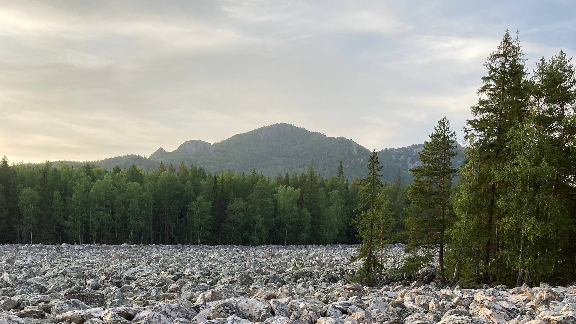 Поход на Таганай 2023. Каменная река, Отлкликной гребень, гора Круглица Бараньи лбы. Южный Урал. смотреть онлайн