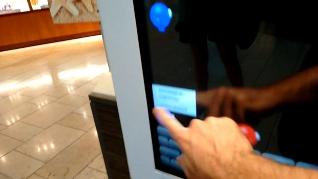 Large Ubuntu Touchscreen at Coastland Mall Naples FL смотреть онлайн