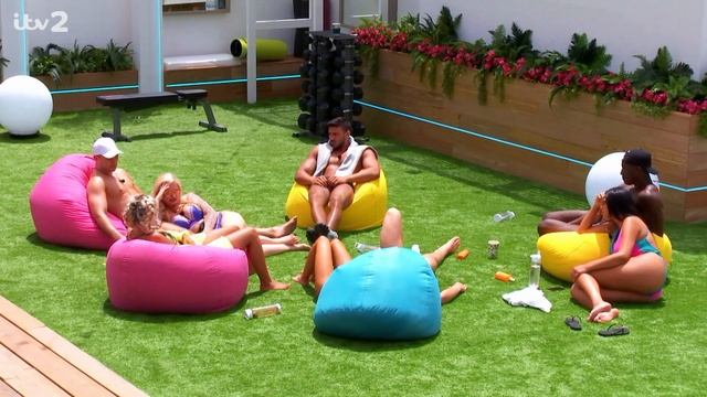 Sparks Are Flying As Yewande Goes On A Date With Danny | Love Island 2019 смотреть онлайн