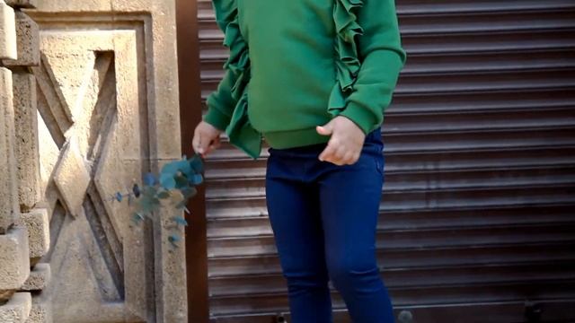 Свитшот Китти, Джеггинсы и аксессуар Марси смотреть онлайн